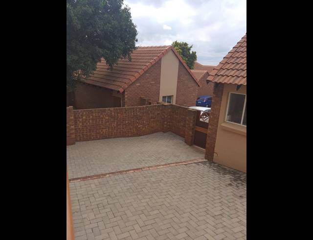 2 BEDROOM PROPERTY TO RENT IN MOOIKLOOF RIDGE ESTATE